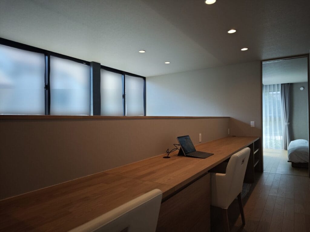 住友林業の自邸解説_バーのあるホテルライクな自邸_玄関のこだわり/仕様_オープンワークスペース