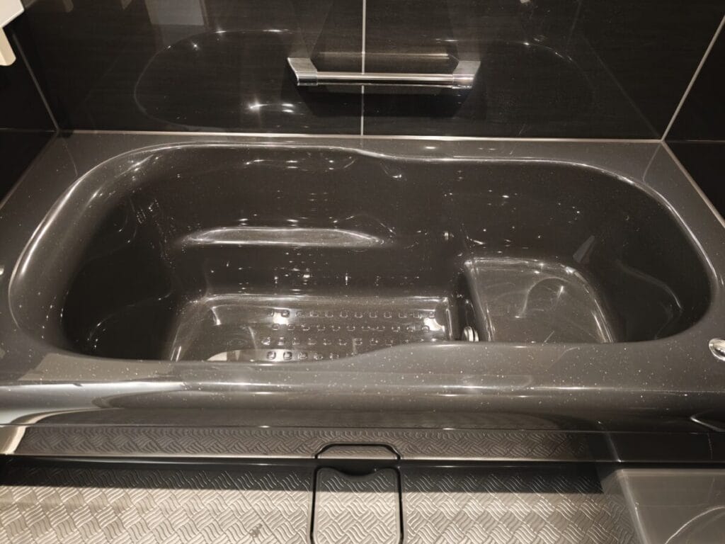 住友林業の自邸解説_バーのあるホテルライクな自邸_玄関のこだわり/仕様_水回り・バスルーム_トクラス
