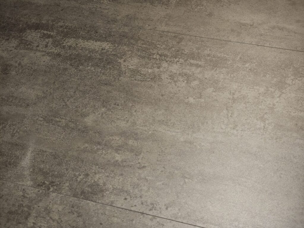 住友林業の自邸解説_バーのあるホテルライクな自邸_玄関のこだわり/仕様_水回り・バスルーム_床材